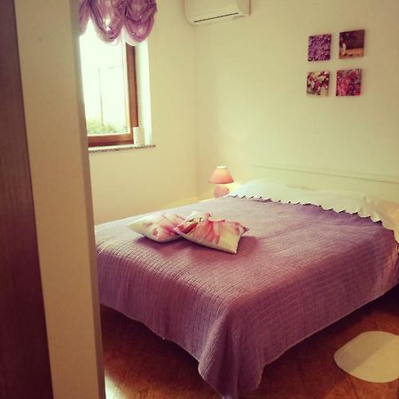 Room Kris With Private Entrance & Private Bathroom Vilanija المظهر الخارجي الصورة
