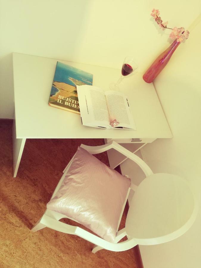 Room Kris With Private Entrance & Private Bathroom Vilanija المظهر الخارجي الصورة