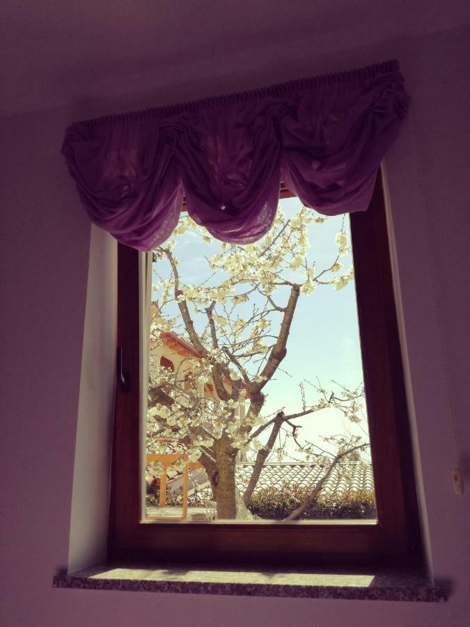 Room Kris With Private Entrance & Private Bathroom Vilanija المظهر الخارجي الصورة