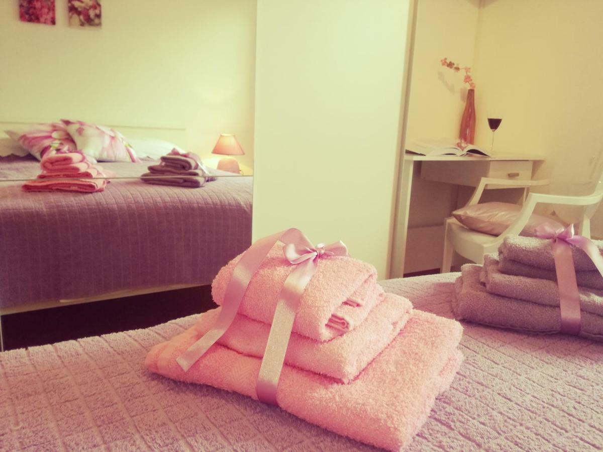 Room Kris With Private Entrance & Private Bathroom Vilanija المظهر الخارجي الصورة