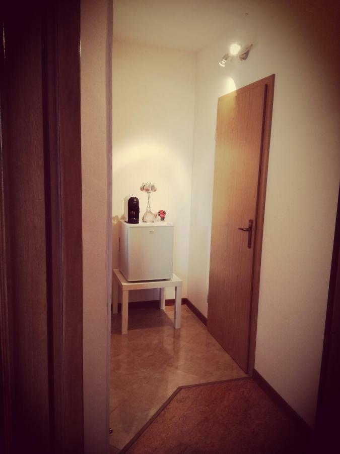 Room Kris With Private Entrance & Private Bathroom Vilanija المظهر الخارجي الصورة