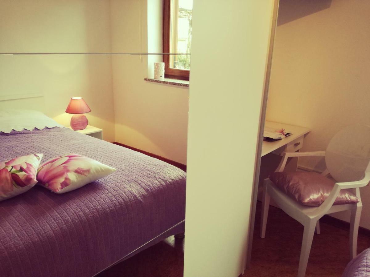 Room Kris With Private Entrance & Private Bathroom Vilanija المظهر الخارجي الصورة