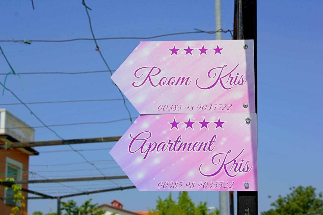 Room Kris With Private Entrance & Private Bathroom Vilanija المظهر الخارجي الصورة